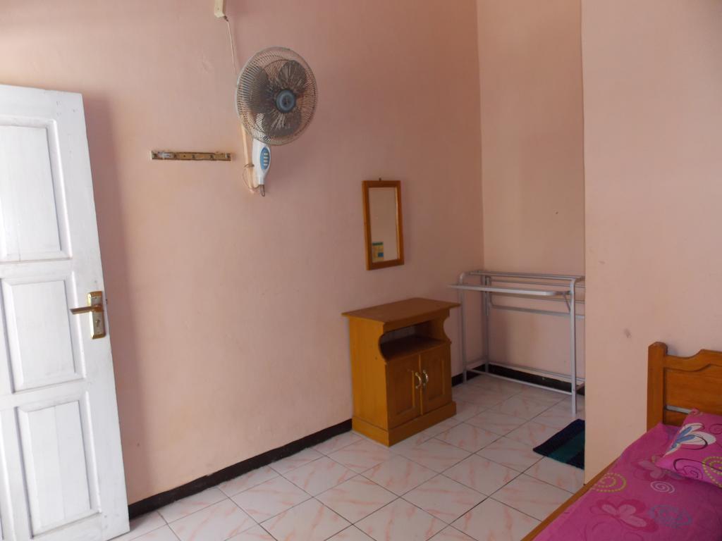 Hotel Putra Sindang Asih Batukaras Room photo