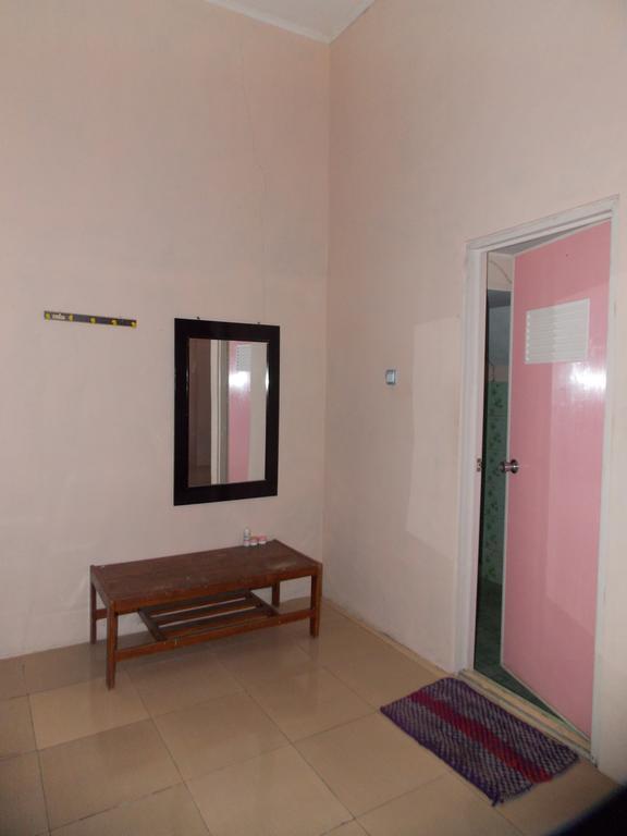 Hotel Putra Sindang Asih Batukaras Room photo