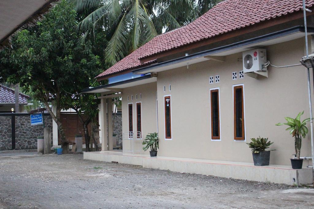 Hotel Putra Sindang Asih Batukaras Exterior photo